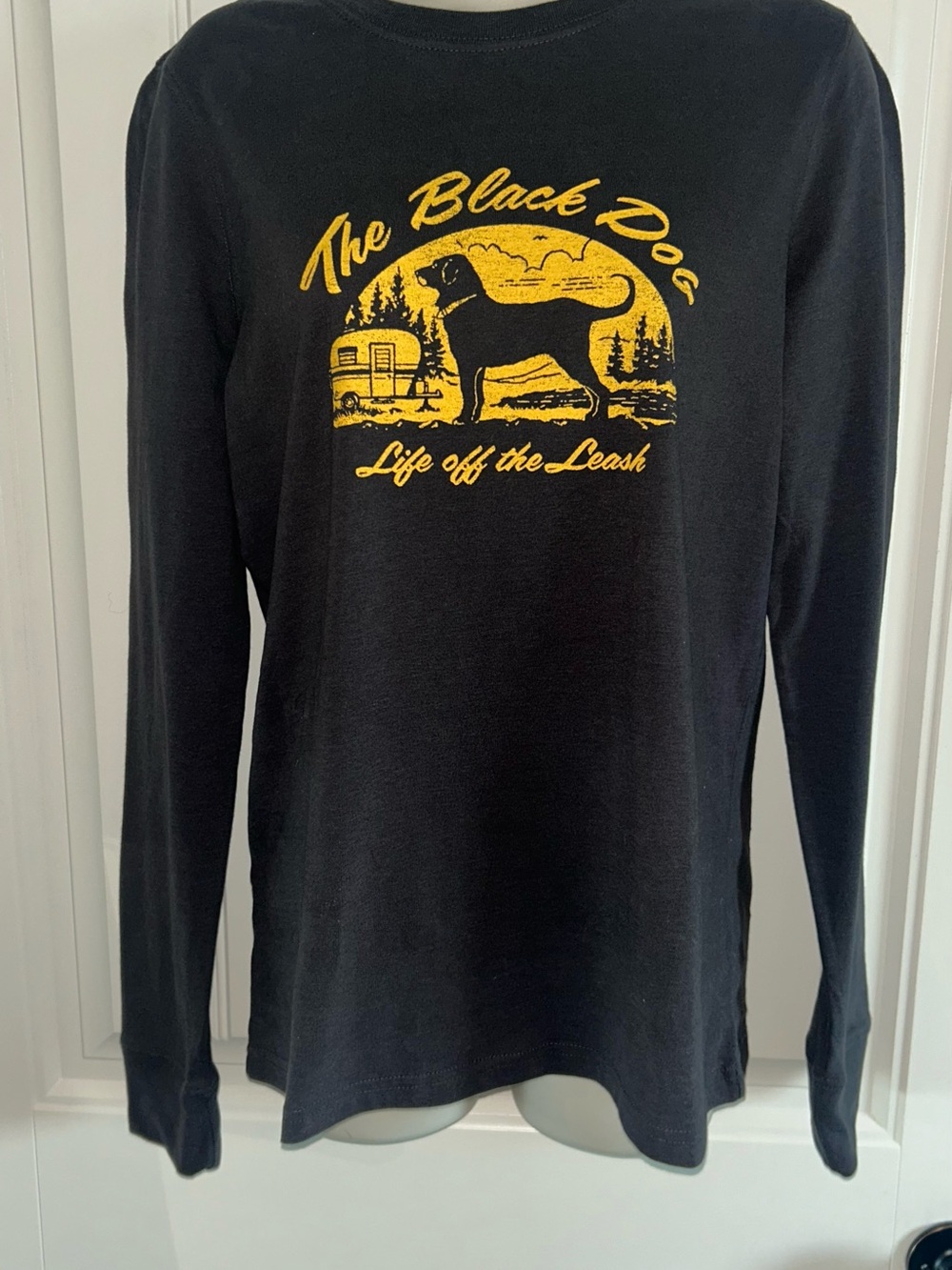 NEW The Black Dog Black Long-Sleeve Tee with Yellow Graphic Sz S